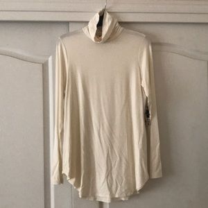 Karen Kane TurtleNeck - Beige